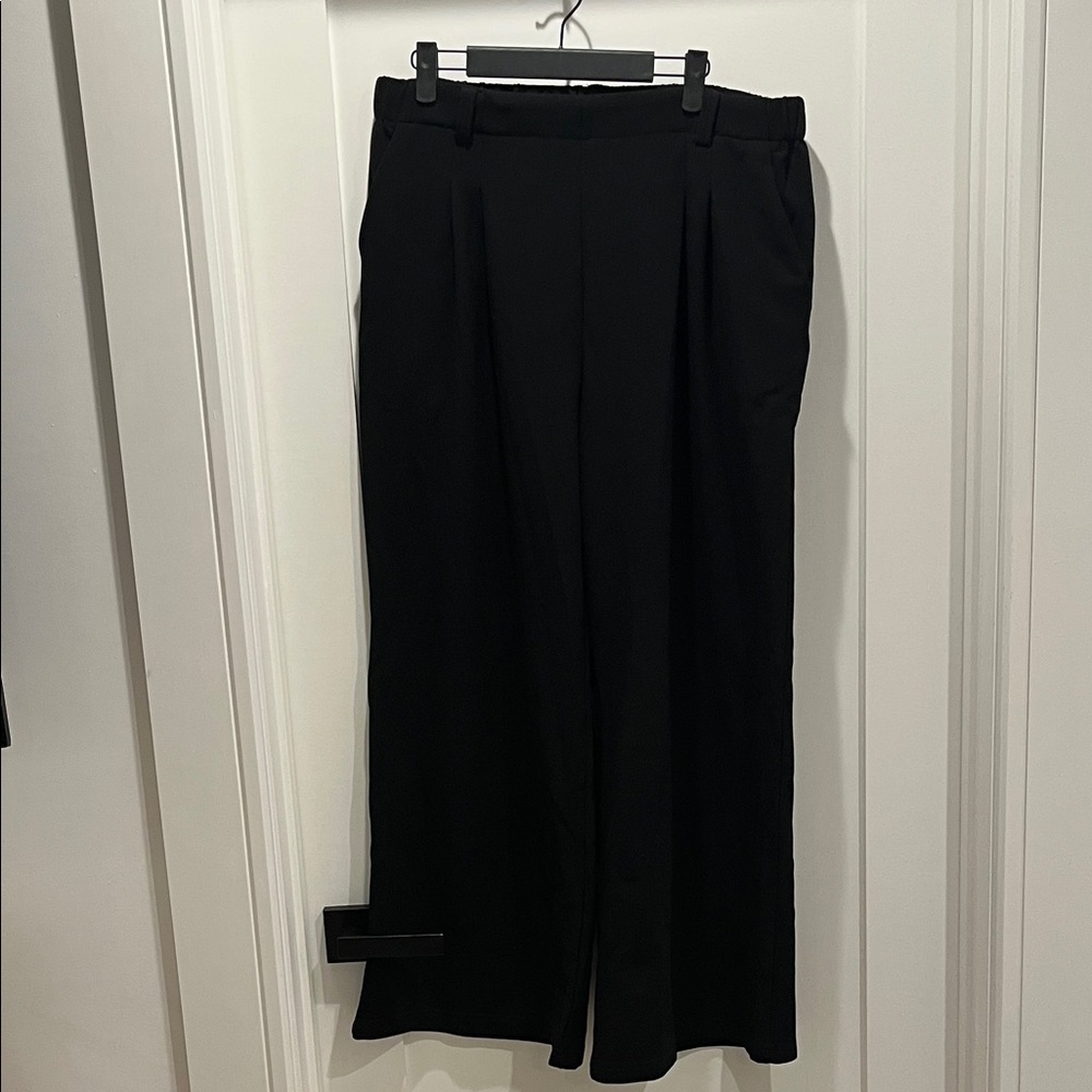 Black Wide Leg Pull on Fleece Lined Women's Pants. Cozy Waffle Knit. Never Worn.